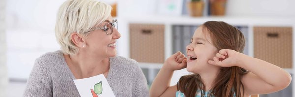 Comment choisir un bras de moniteur articulé pour une configuration de bureau ergonomique?